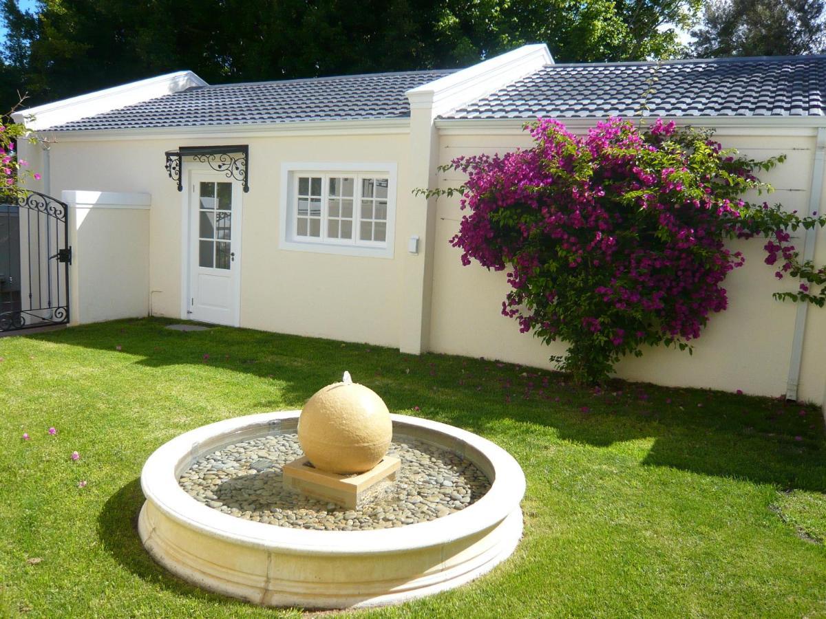 Le Petit Poucet Hotel Kaapstad Buitenkant foto